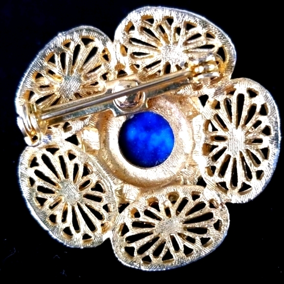 Vintage Flower Faux Pearl Gold Tone Filigree Brooch - Picture 5 of 9
